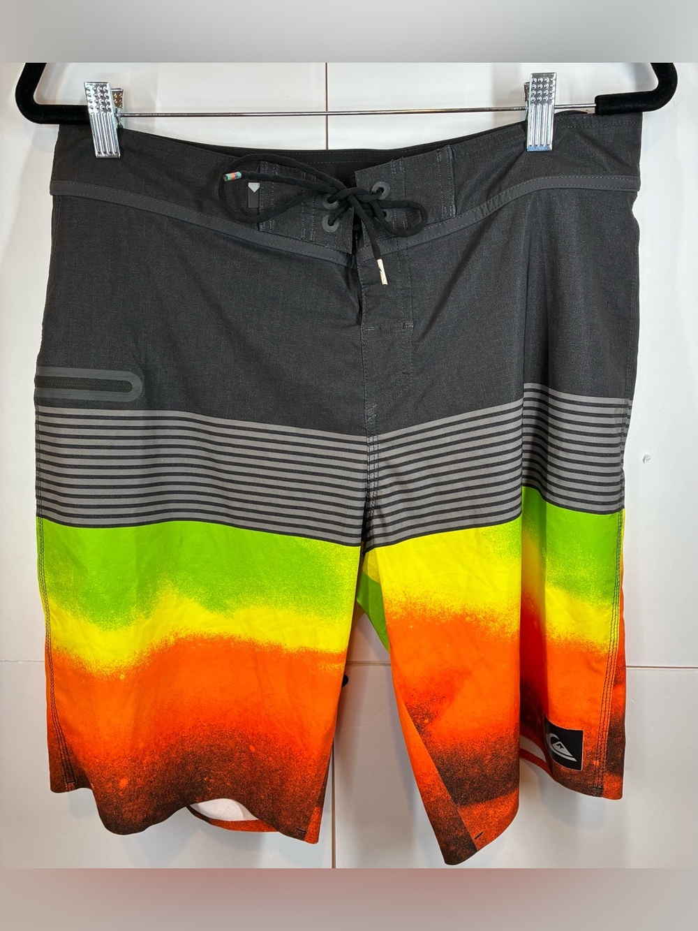 Quiksilver DryFlight Board Shorts Men's Size 33 Black Gray Neon Surf Swim Trunks